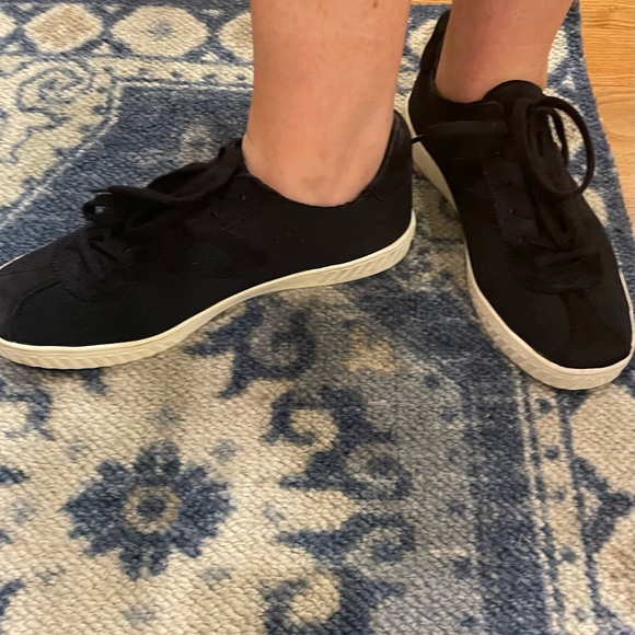 Ladies Tretorn Navy size 9 - Picture 2 of 10